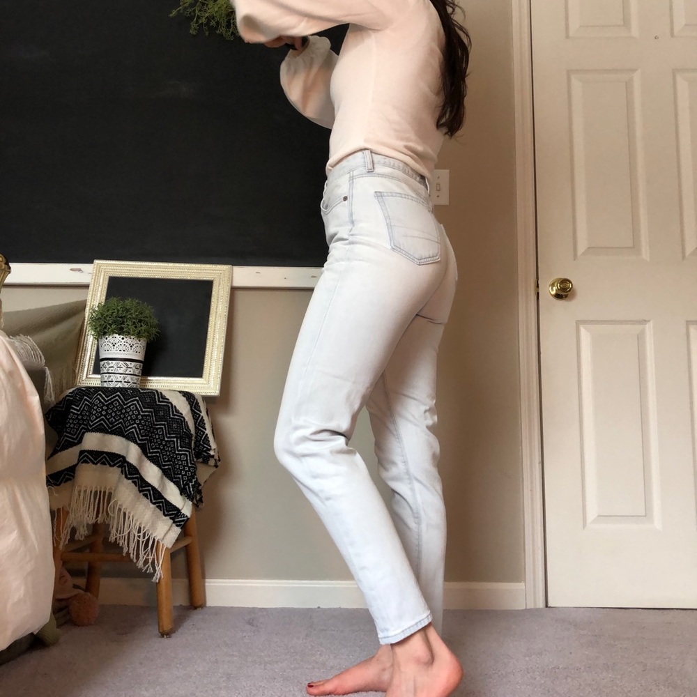 American Eagle Mom Jean - Size 00